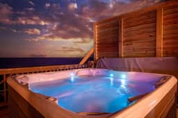 Gulf Front|Hot Tub|Mini Golf| Mini Pickleball - Image 2