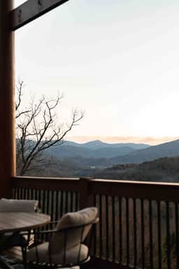 Grand Views|3 King suites|Arcade|Theatre|Hot-tub - Image 3