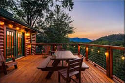 MTN Views| Hot Tub| Pet Friendly| Mins to town - Image 2