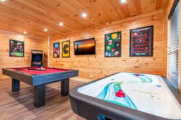 4 bd Smoky Mtn Lodge | Game Room Hot-Tub Firetable - Image 3