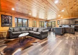 City Bear Lodge | Dwtn Gatlinburg Hot Tub + Games - Image 2