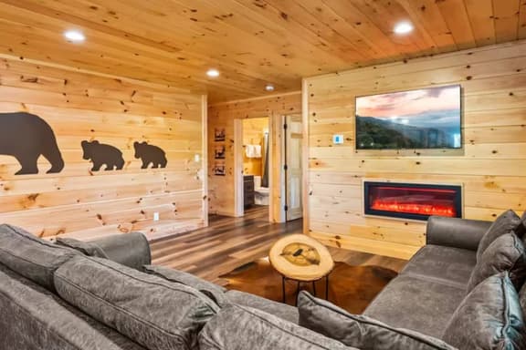 City Bear Lodge | Dwtn Gatlinburg Hot Tub + Games - Image 1